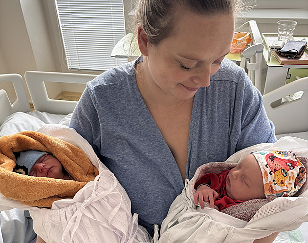 Raritní porod dvojčat v Jihlavě, každé z dětí bude slavit narozeniny v jiný den