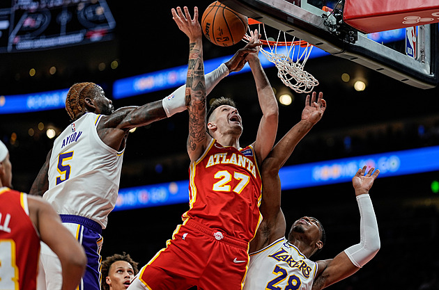 Krejčí se proti Lakers zaskvěl, 17 body pomohl Atlantě k vítězství