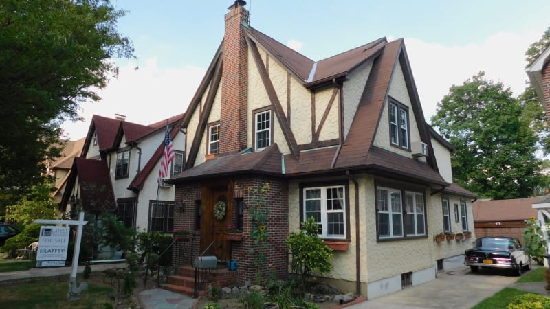 Zde byl počat Donald Trump. Rodný domek hlavy USA je na prodej, nabízí i chytrý záchod