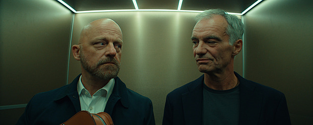 RECENZE: Sundat nohy a makat! Díkybohu si Neporazitelní uhlídali slzy