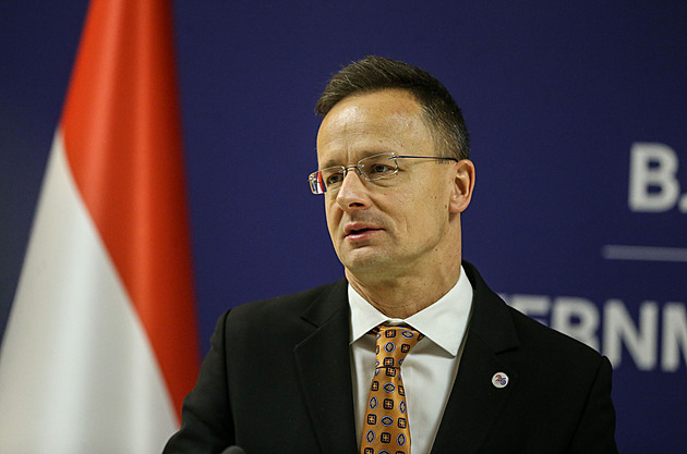 Orbánovu ministrovi ve vojenském letadle zakázala Bosna přistát, musel civilním