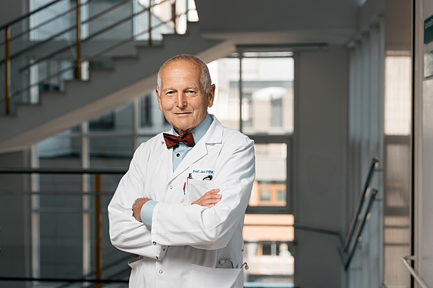 Kauza údajného vydírání chirurgů v IKEM pokračuje. Po Netukovi má vypovídat Pirk