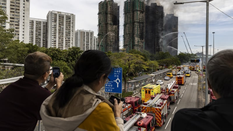 Ničivý požár v Hongkongu: Policie zadržela 13 lidí a zmínila příčinu. Obětí je přes 150