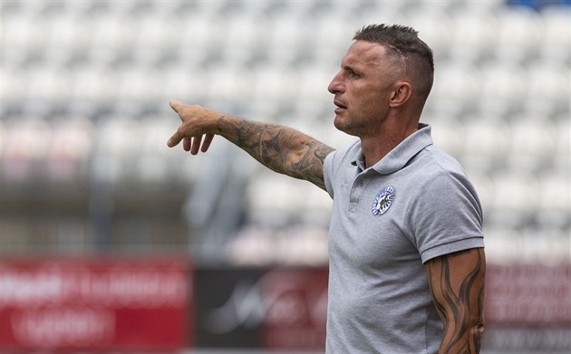 Dukla si už měla vybrat nového kouče. K poslednímu týmu ligy přijde Šustr
