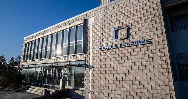 Průměrná mzda v České televizi se loni přiblížila 61 tisícům korun měsíčně