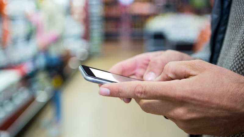 Známá banka v Česku oznámila změnu. Části klientů končí mobilní služby, má to jediný důvod