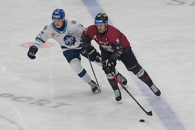 ONLINE: Druhý gól Komety neplatí, Třinec už vede. Sparta v předkole hostí Kladno