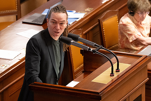 Poslanci mění zákon o podpoře bydlení. Vláda ho chce „vykostit“, řekl Bartoš