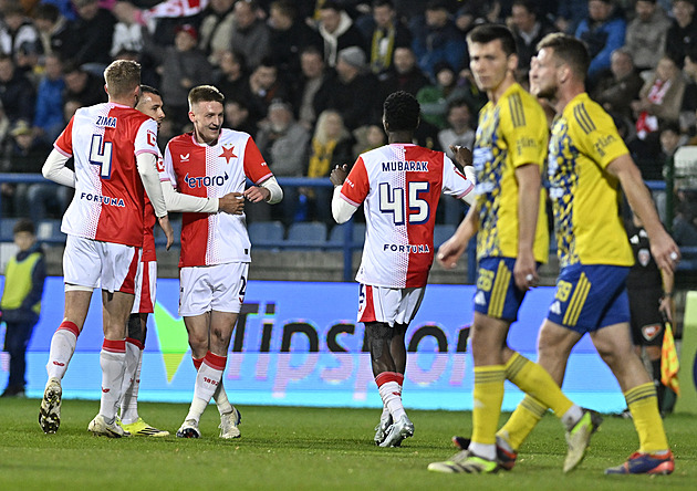 ONLINE: Zlín - Slavia 0:1, z dálky se trefil Chaloupek, brzy střídá zraněný Schranz