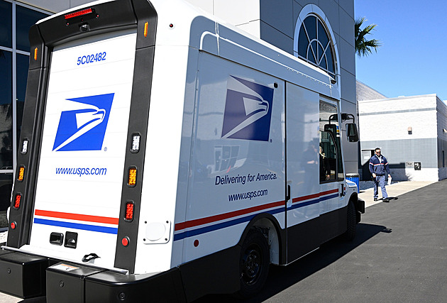 Americká pošta bije na poplach kvůli penězům. Může přijít také o Amazon