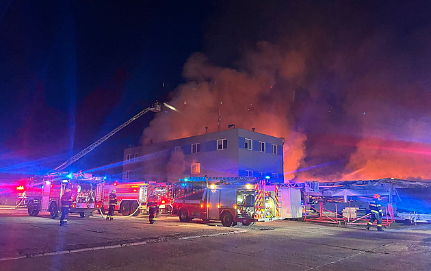 Měl útok na zbrojovku jen vypadat na akci aktivistů? Stopy vedou policii do ciziny