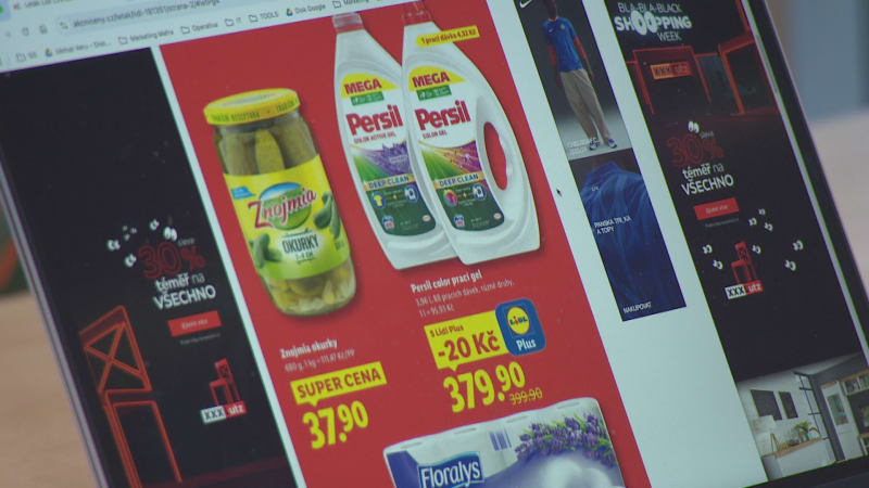 Hledání slev? Češi mají stále nejradši papírové letáky. Oslovují i překvapivé publikum