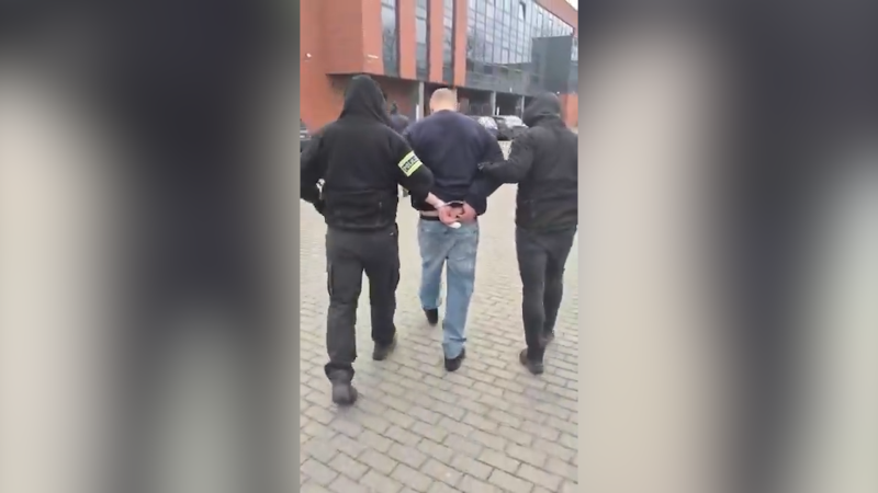 Policie zadržela podezřelého z vraždy v Michli. Muže dopadli v Polsku 