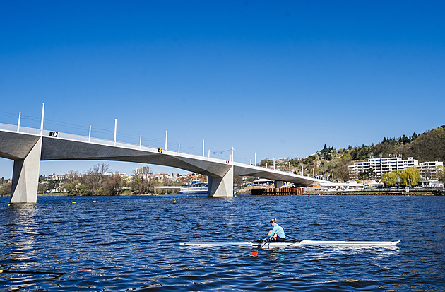 Historické tramvaje, atrakce i jízdy zdarma. Otevření mostu láká na pestrý program