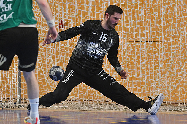 Herajt deptal Karvinou. Když je brankář nahoře, brzdička se u střelců objeví
