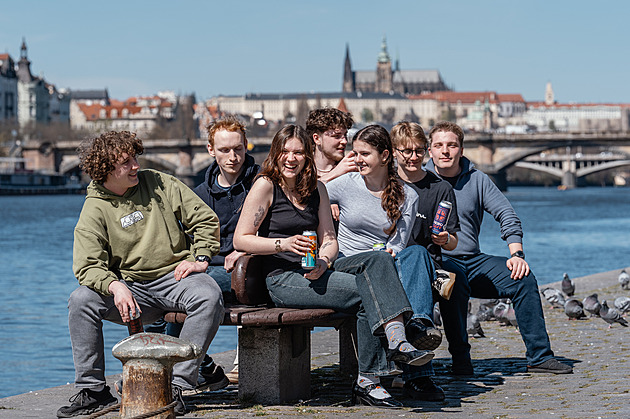 Test nealko ochucených piv: Spíš než hořké pivo vás osvěží letní chuť citrusů a ovoce