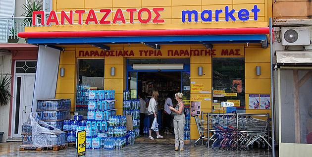 Řekové dostali zbraň proti drahotě. Nově si mohou porovnávat ceny potravin