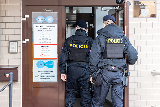 Policie prověřuje osm lidí a sedm firem kvůli zakázkám na pardubickém obvodě