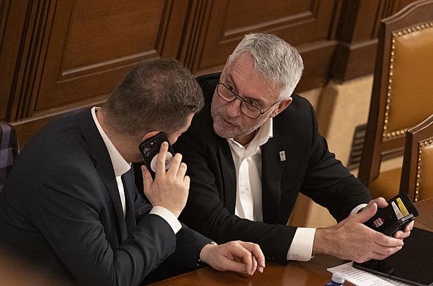 Vláda utahuje pravidla pro Ukrajince. Ochranu, dávky i auta čekají změny