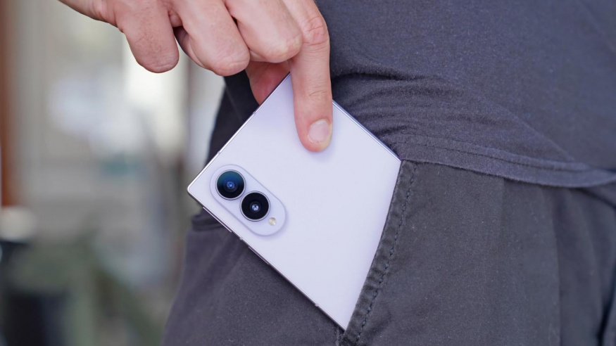 Konec kolíbání na stole: majitel Galaxy Z Fold 8 z něj odstranil modul s fotoaparáty
