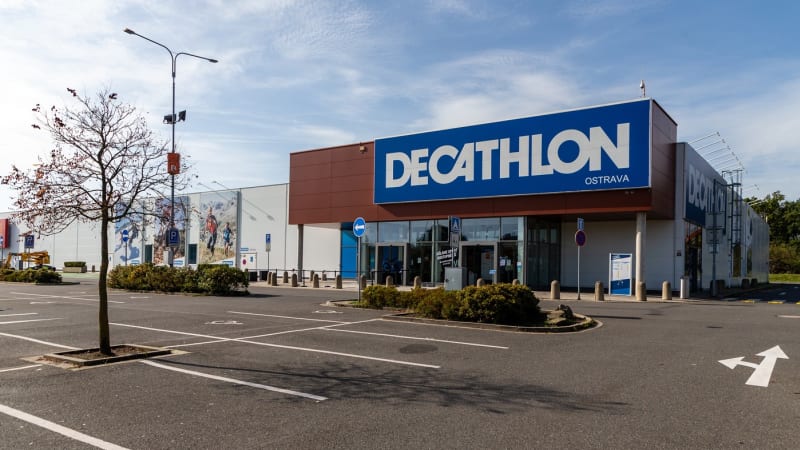 Řetězec Decathlon varuje v Česku před pěti výrobky. Stahuje je z prodeje kvůli bezpečnosti