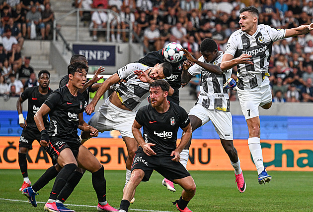 ONLINE: Besiktas - Hradec Kr., za domácí hraje Černý, hosté musí dotahovat